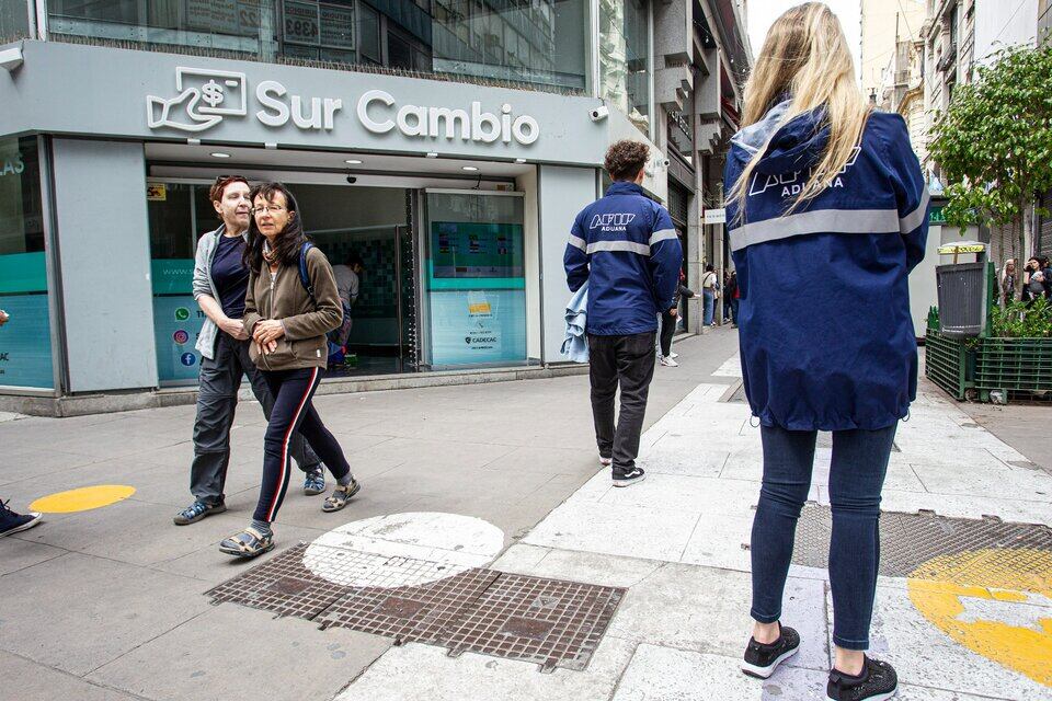 El gobierno apeló la semana pasada a múltiples inspecciones para desalentar la dolarización.