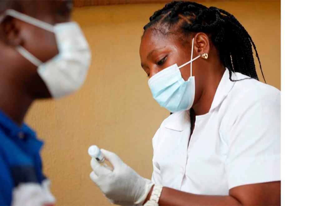 Oxfam y Emergency denunciaron el rechazo de las empresas farmacéuticas "a compartir ciencia y tecnología" y la falta de acción de los países ricos.