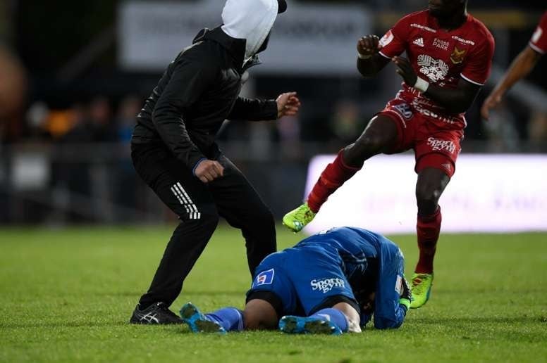 Keita ya había sido tristemente célebre en 2016 al ser agredido por un hincha en pleno partido.