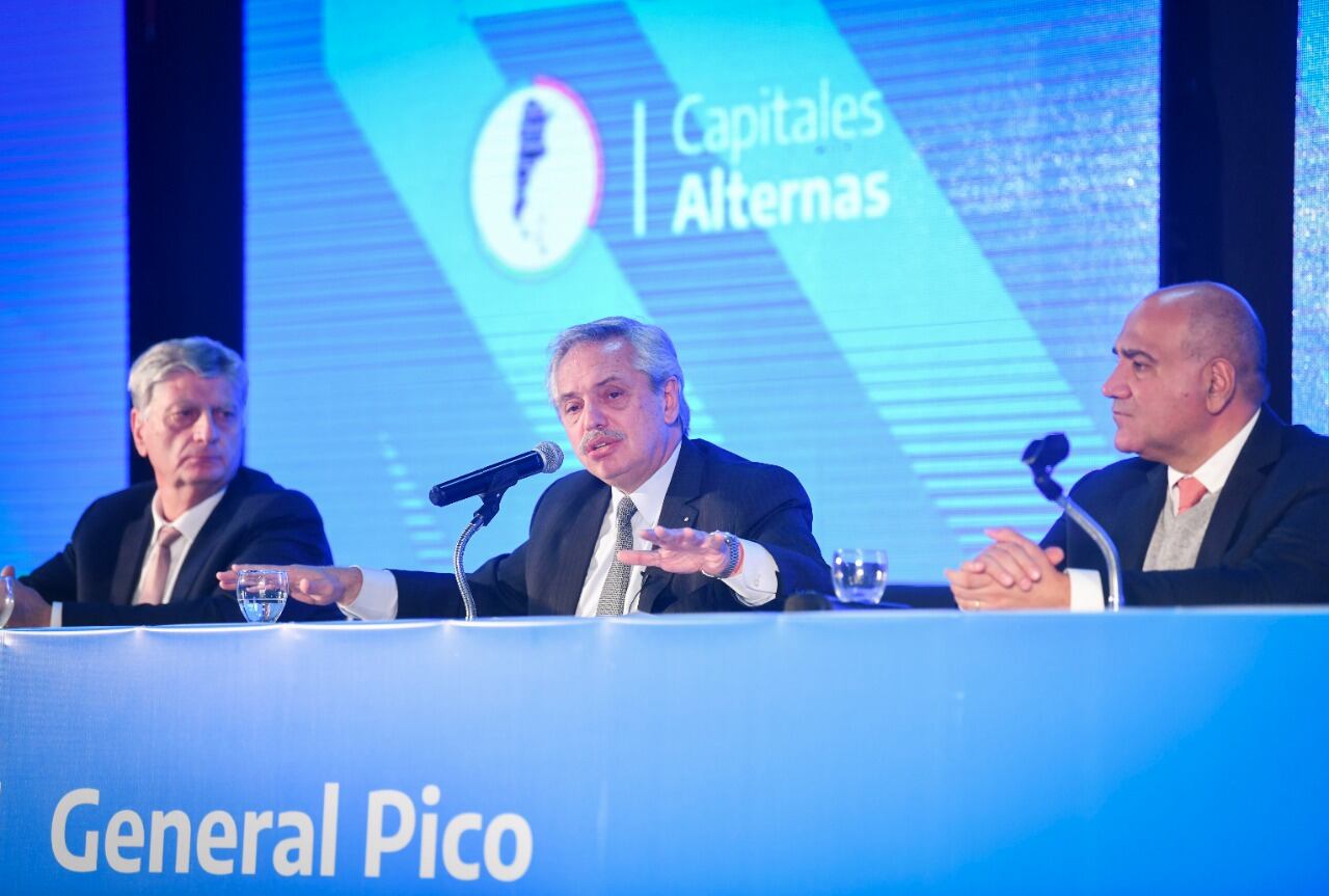 El Presidente en La Pampa, junto al gobernador Sergio Ziliotto y el jefe de Gabinete, Juan Manzur.