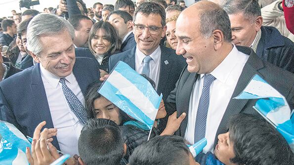 Alberto Fernández junto al gobernador de Tucumán, Juan Manzur.