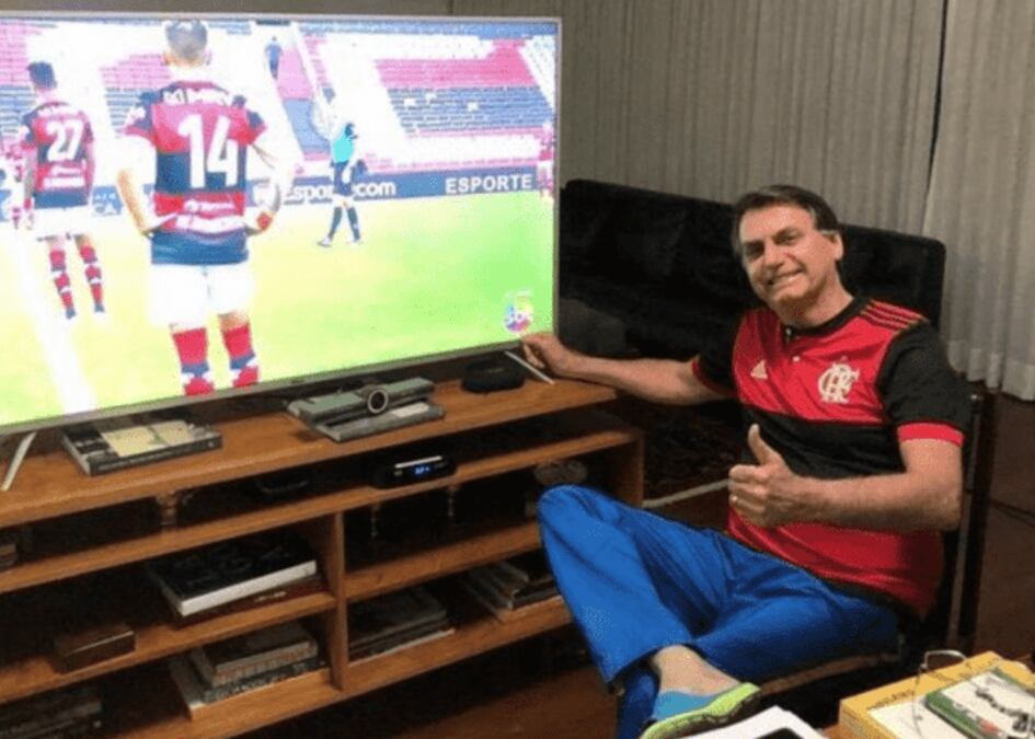 Jair Bolsonaro, mira el clásico Flamengo-Fluminense.
