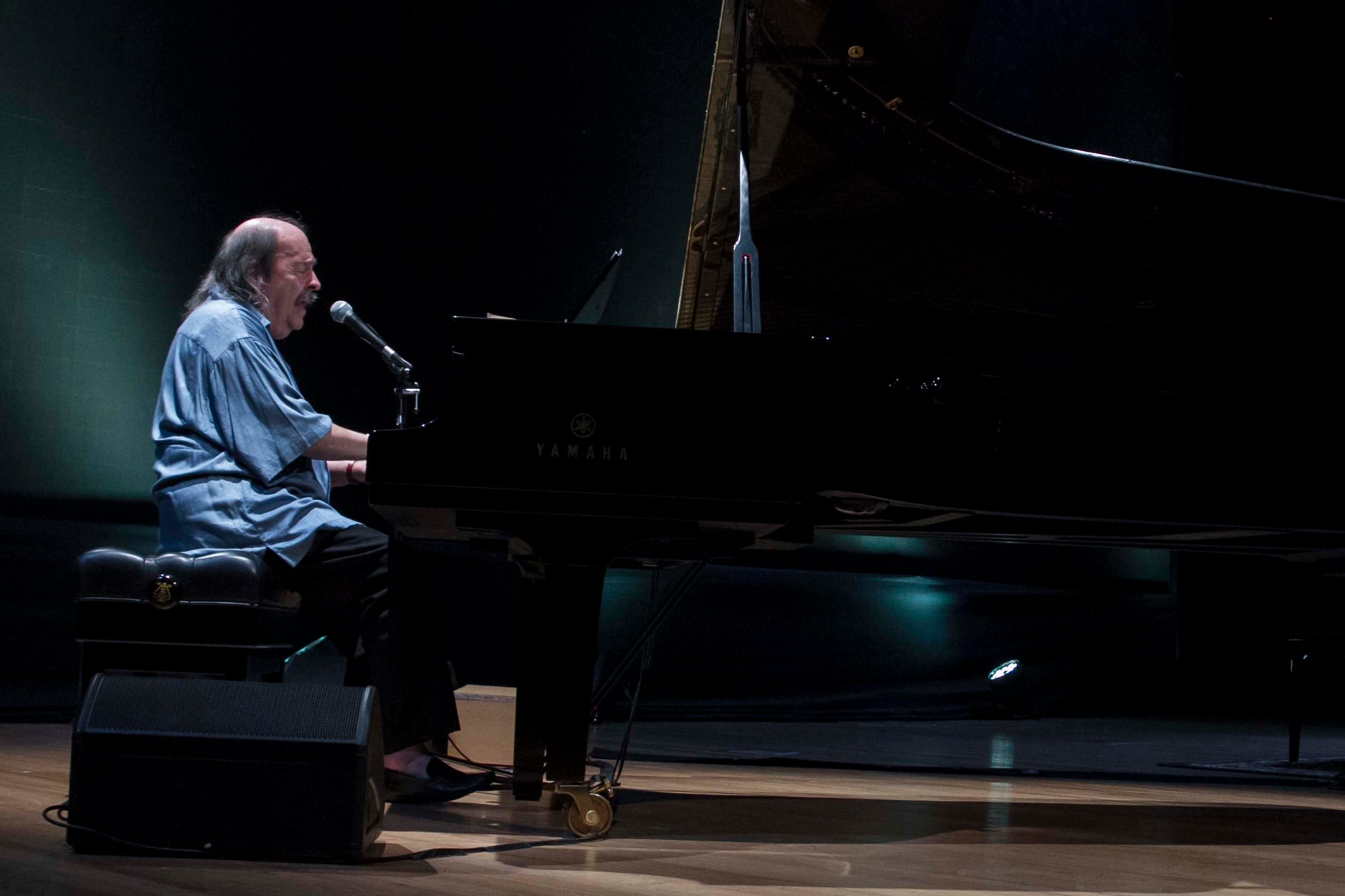 Litto Nebbia tocará con varios artistas y cerrará el show: ¿habrá dueto con Alberto Fernández?