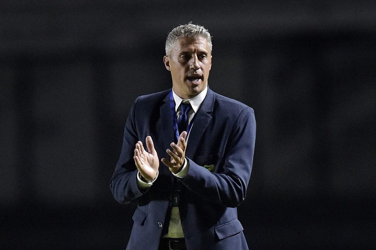 El técnico de Defensa y Justicia Hernán Crespo.