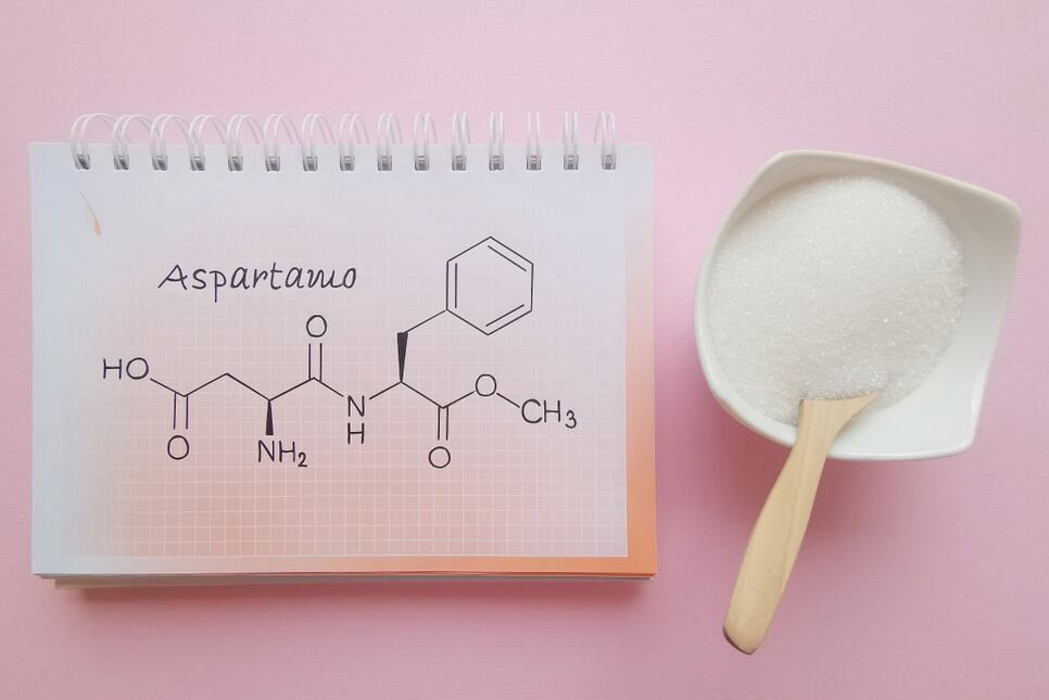 El aspartamo está bajo la lupa de la OMS, que advirte que podría ser un edulcorante cancerígeno.