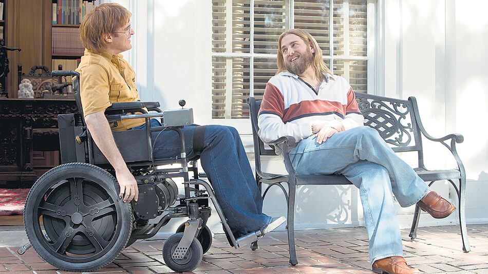 Joaquin Phoenix y Jonah Hill realzan con sus actuaciones No te preocupes, no irá lejos.