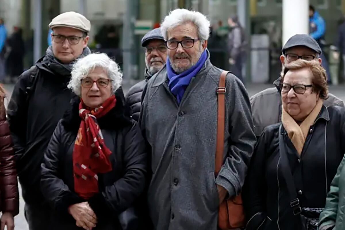 Carlos Vallejo (centro). 