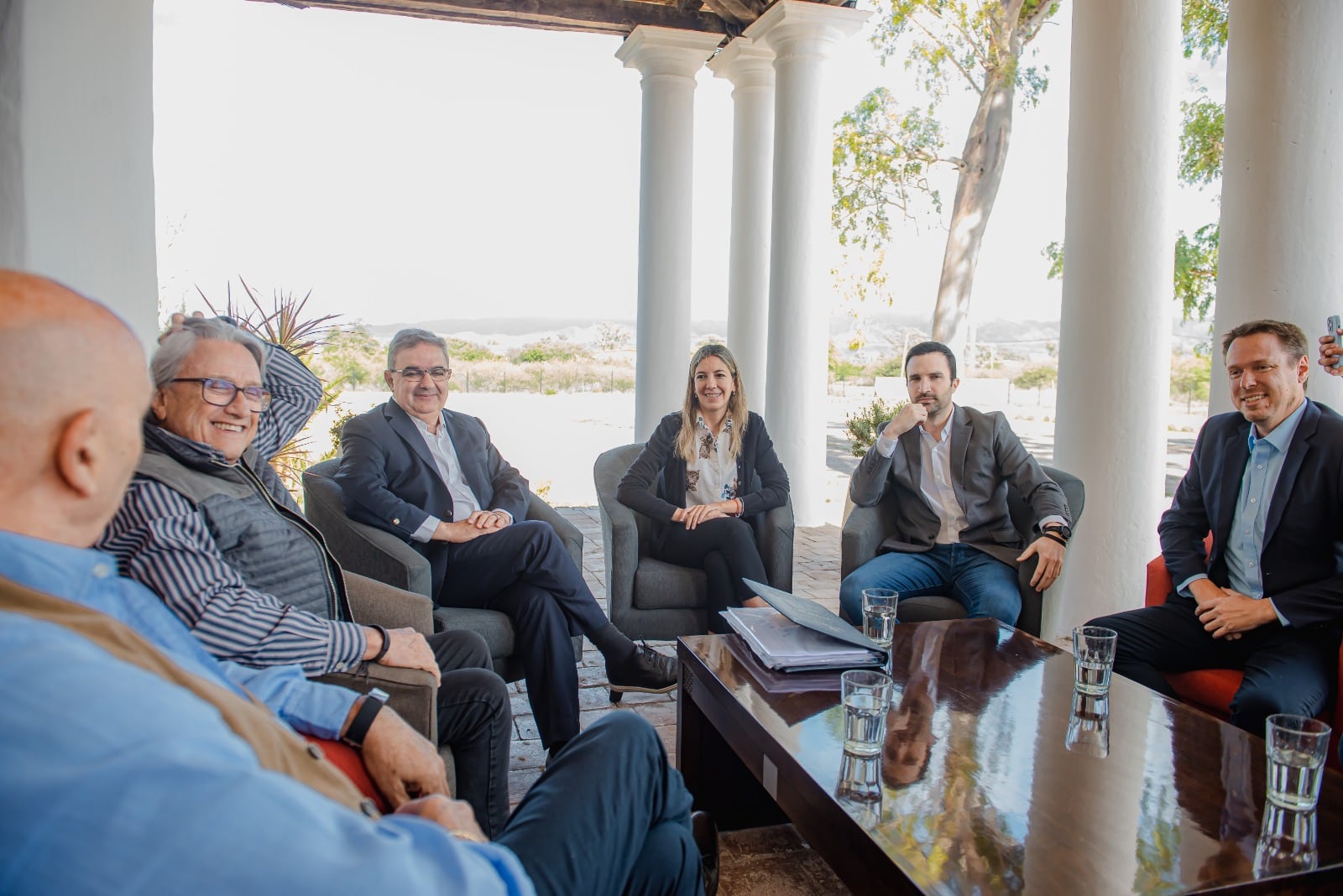 Raúl Jalil y empresarios.