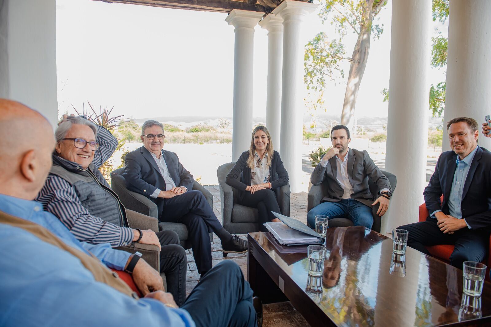 Raúl Jalil y empresarios.