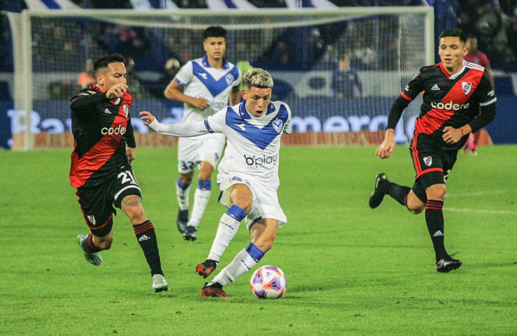 Vélez y River animaron un gran espectáculo en Liniers