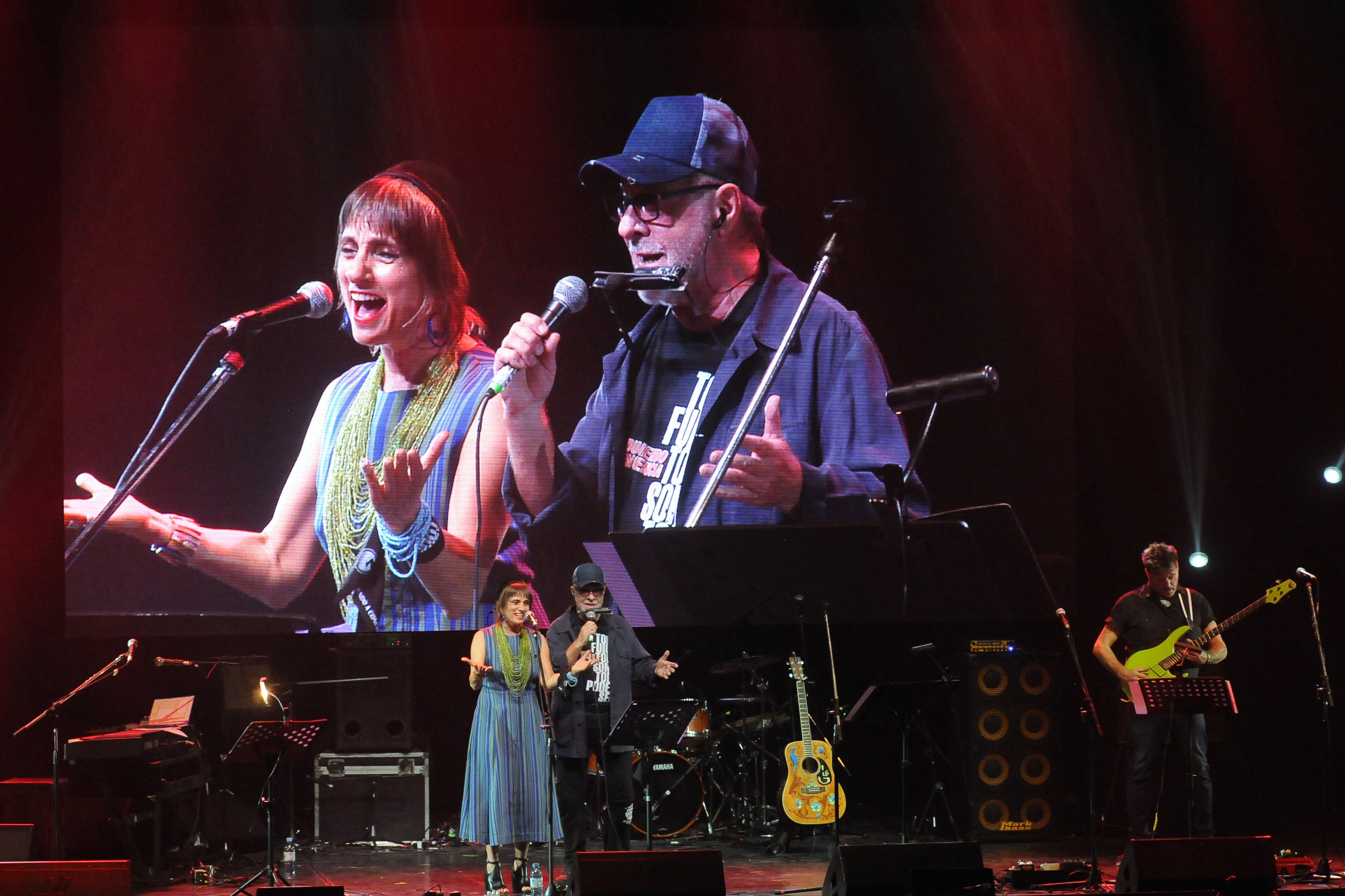 Hilda Lizarazu, León Gieco y Javier Malosetti, un escenario de lujo.