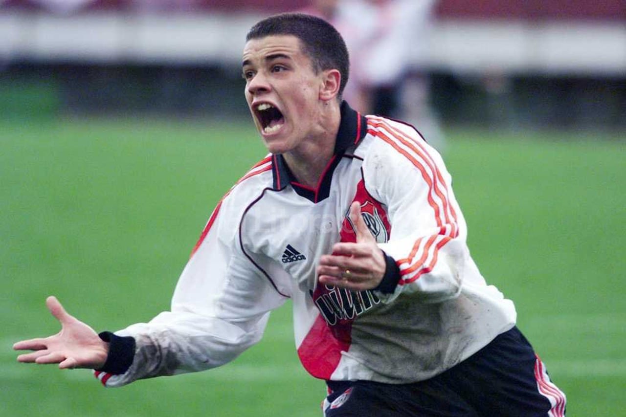 Uno de los primeros goles de Andrés D'Alessandro en River, cuando apareció a principios de siglo.