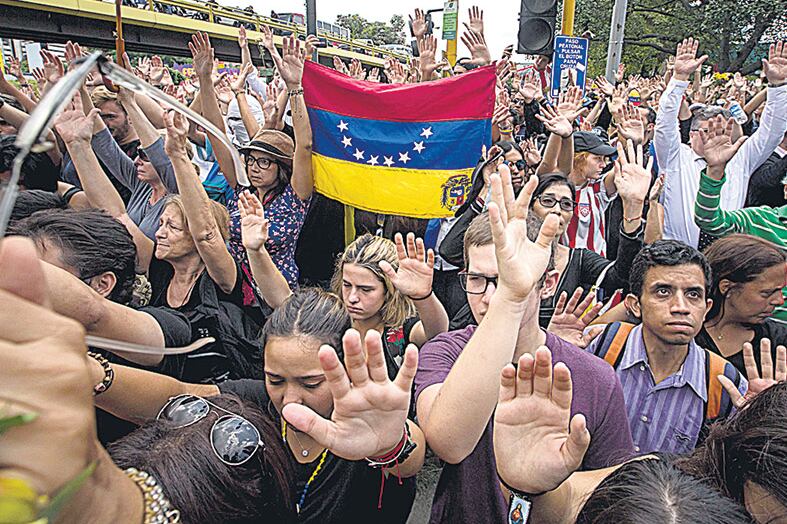 Homenaje a Miguel Castillo, muerto en una protesta en contra del gobierno.