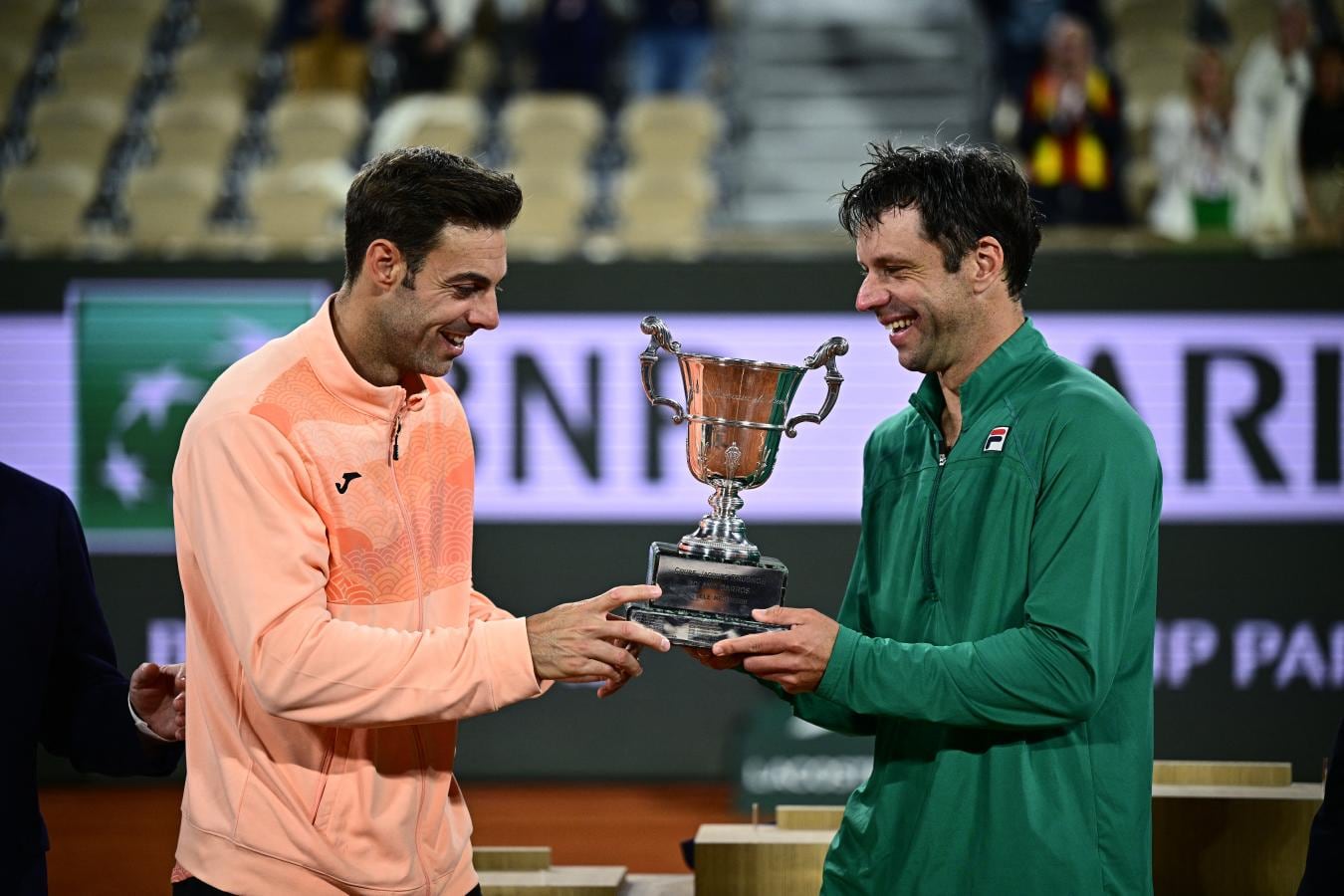Marcel Granollers y Horacio Zeballos alzan el trofeo de dobles de Roland Garros