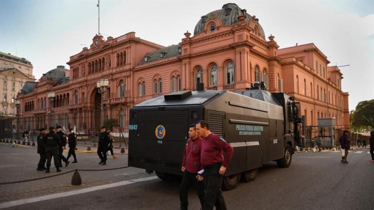 Plaza de Mayo, inaccesible para la gente por la visita de Mike Pence.