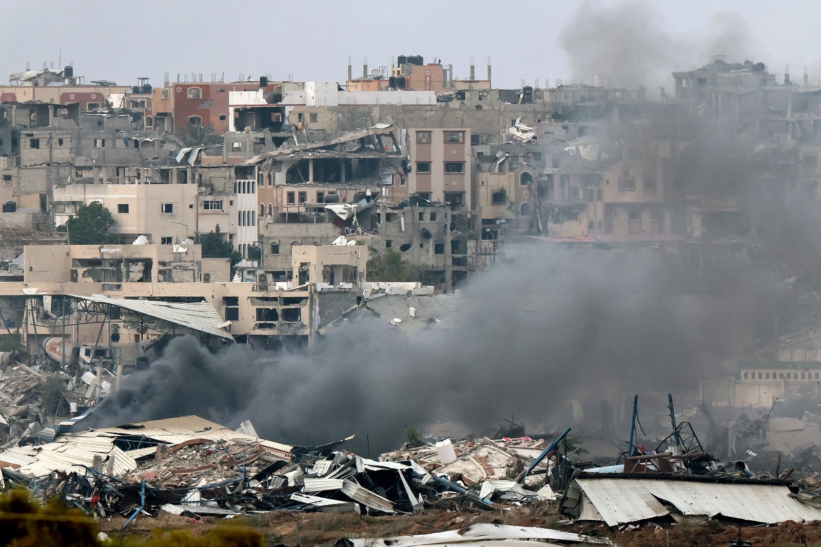 Ua columna de humo se alza en el norte de la Franja tras un ataque israelí 