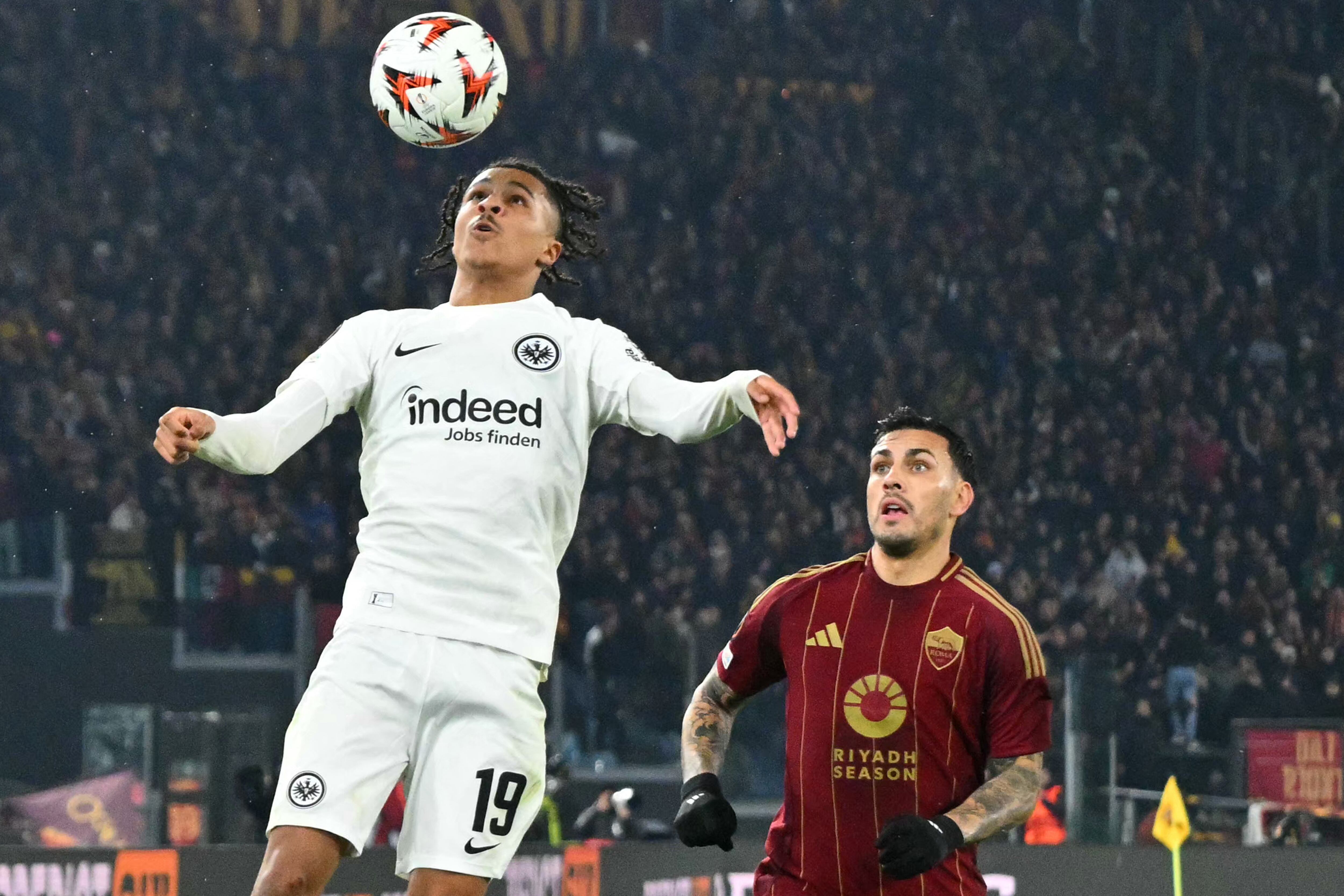 Paredes presente este jueves en el triunfo de Roma 2-0 sobre el Eintracht Frankfurt en la Europa League.