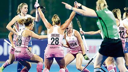 Las Leonas festejan la victoria frente a Inglaterra.