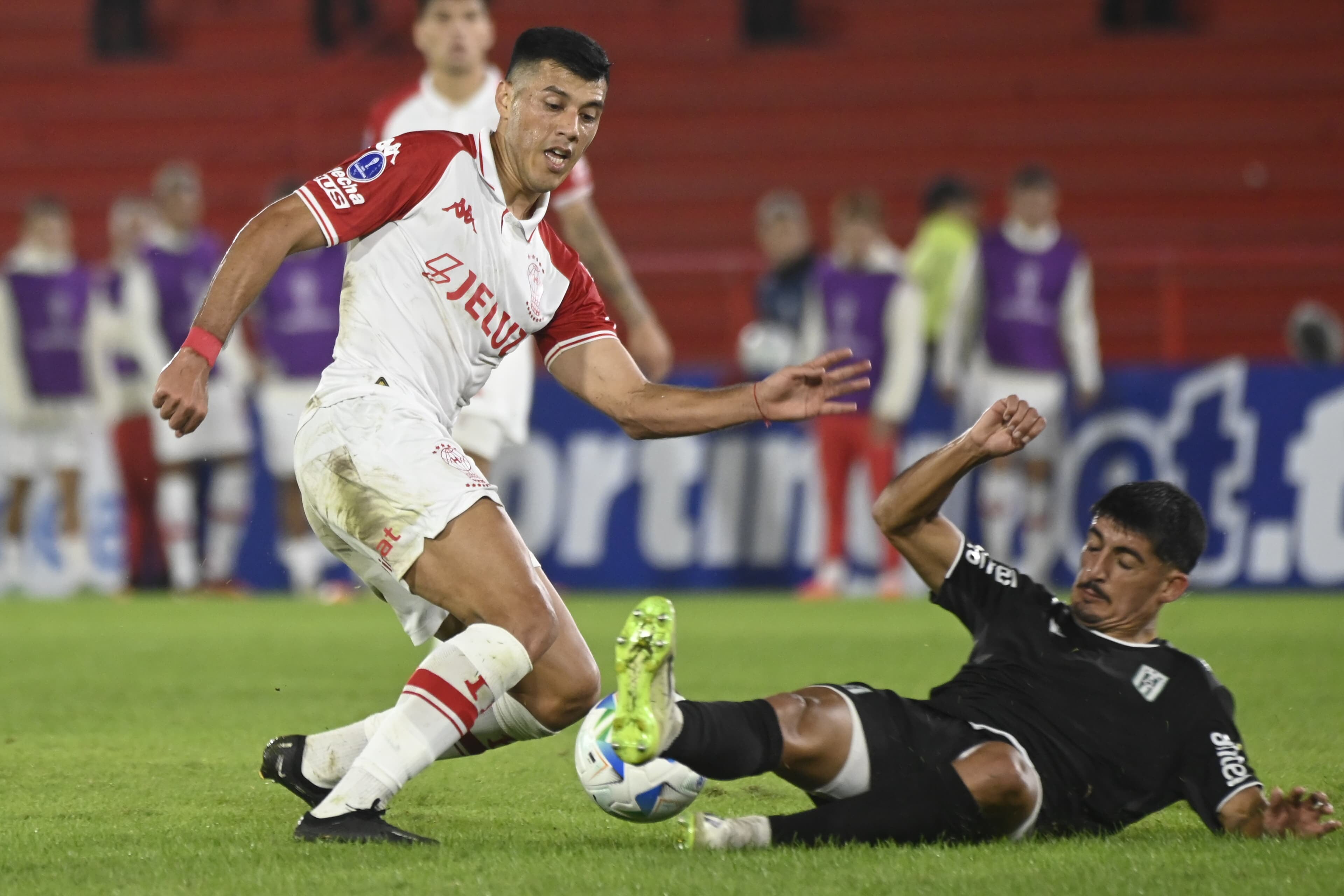 Sequeira venía de hacerle dos a Corinthians.