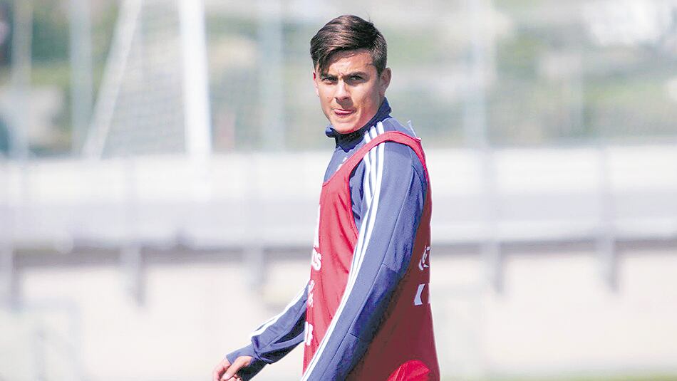 Paulo Dybala será el reemplazante de Lionel Messi en el ataque acompañando a Lautaro Martínez.