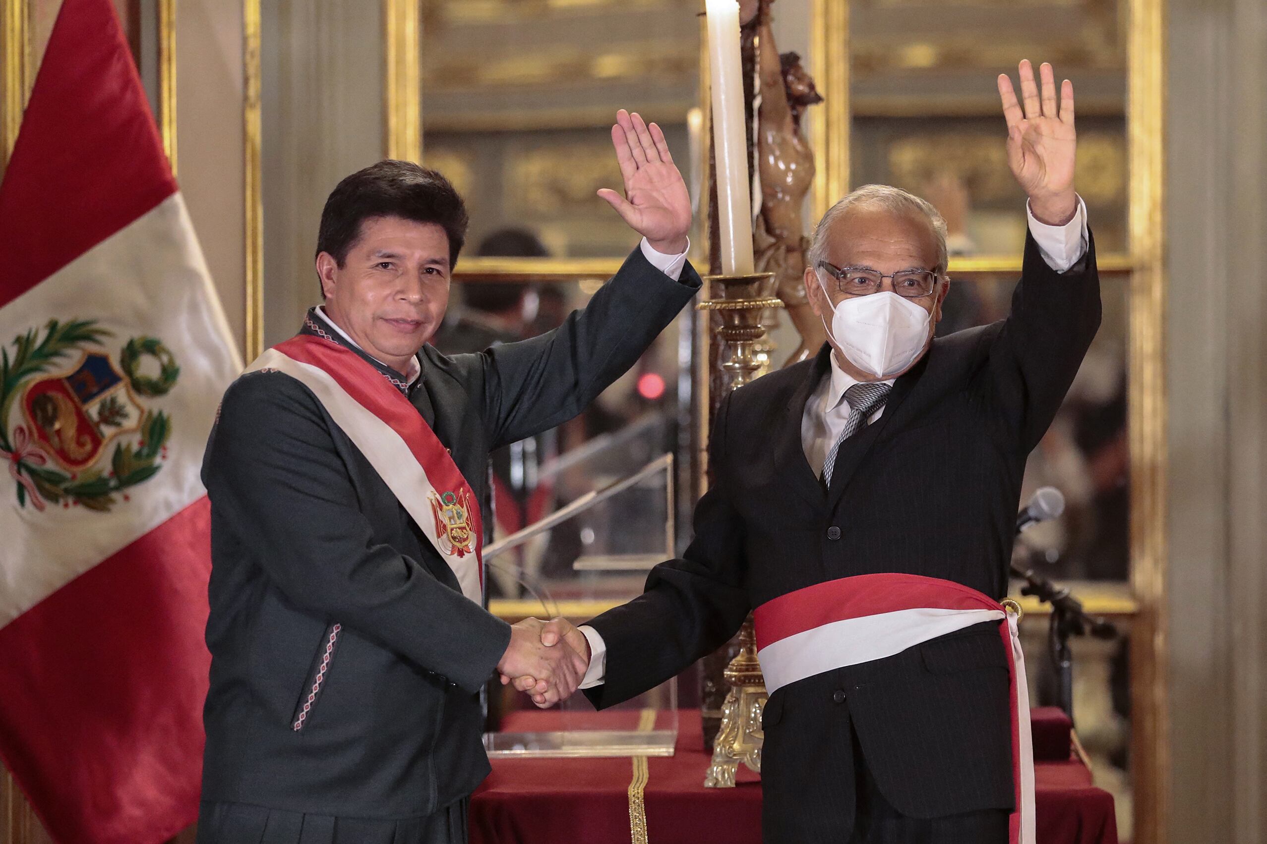 El Presidente Castillo con el nuevo jefe de Gabinete, Aníbal Torres.