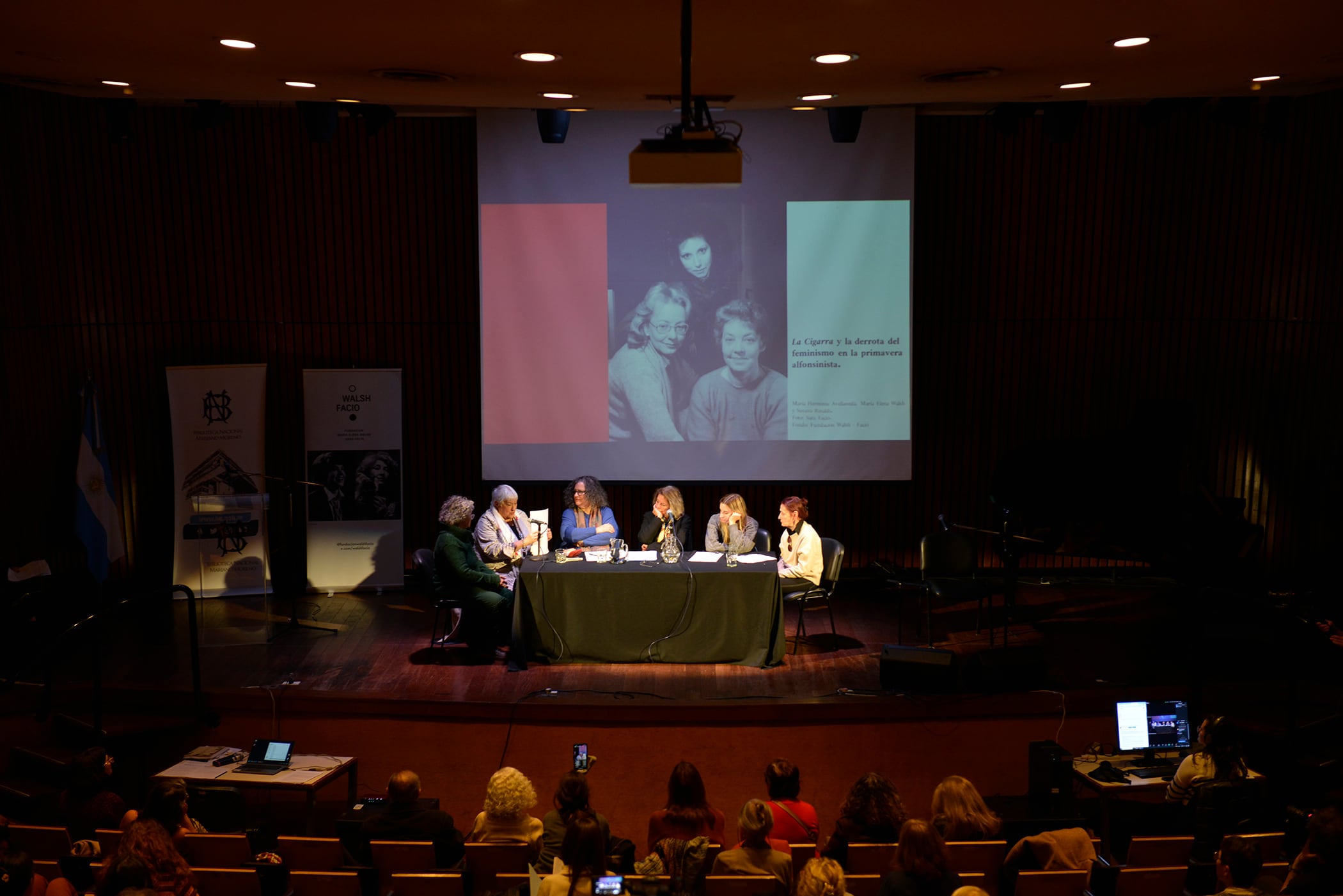 Noble, Manauta, Maffía, García Romero, Tenembaum y Aldaburu en el conversatorio dedicado a La cigarra.