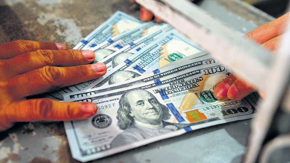 Para la UMET, “la cuenta corriente acumuló desde diciembre de 2015 un rojo de 25.290 millones de dólares”.