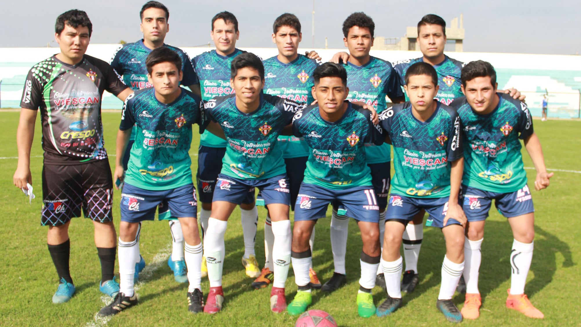 El derrotado Vasko FC posa para la foto antes de la goleada.