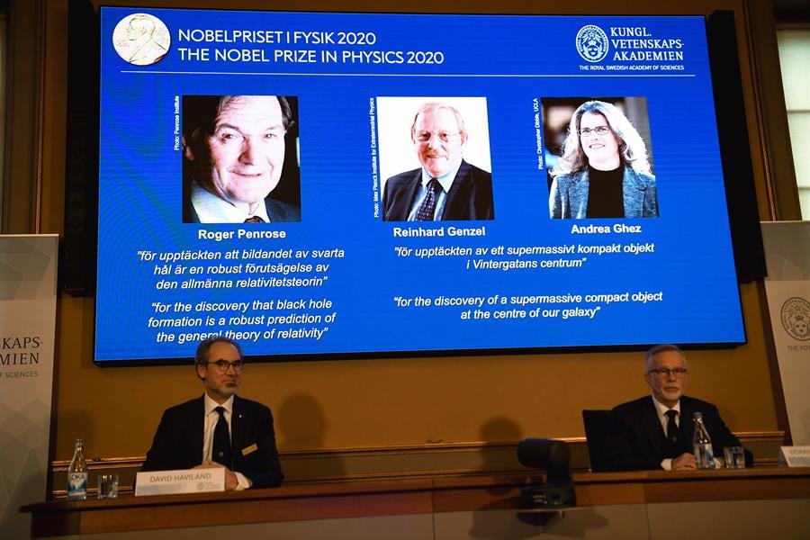 Una mitad del premio fue para Penrose, mientras Genzel y Ghez comparten la otra mitad.