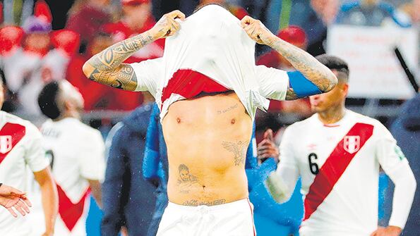 El dolor de los peruanos, tras la derrota 1-0 frente a los franceses.