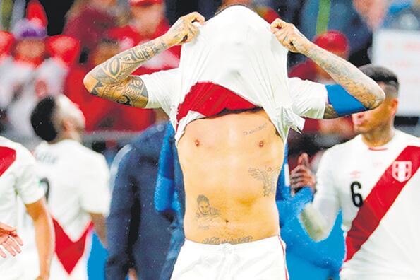 El dolor de los peruanos, tras la derrota 1-0 frente a los franceses.
