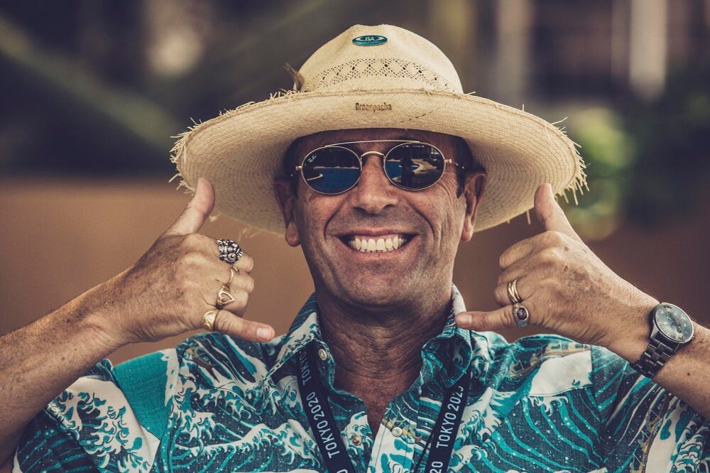 Fernando Aguerre, con look surfer disfrutando en Japón de una experiencia única