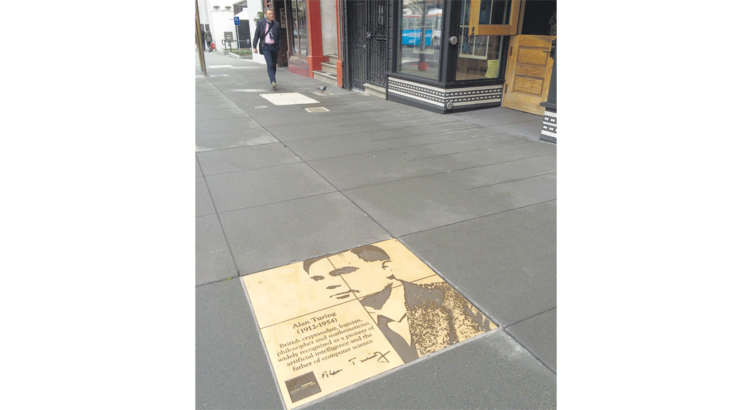 Placa de bronce en homenaje a Alan Turing en el Rainbow Walk of Fame.