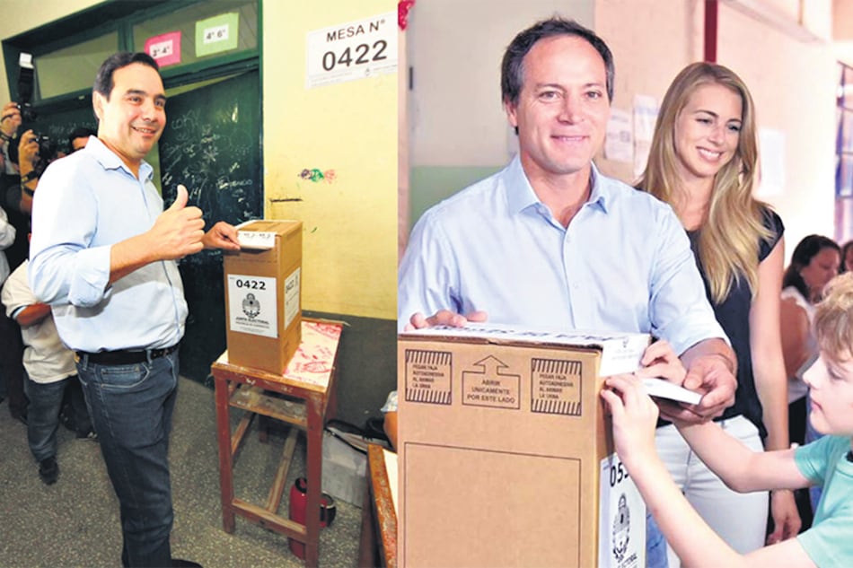 Los candidatos, a la hora de votar: el oficialista Gustavo Valdés y Carlos “Camau” Espínola, junto a su esposa y su hijo.