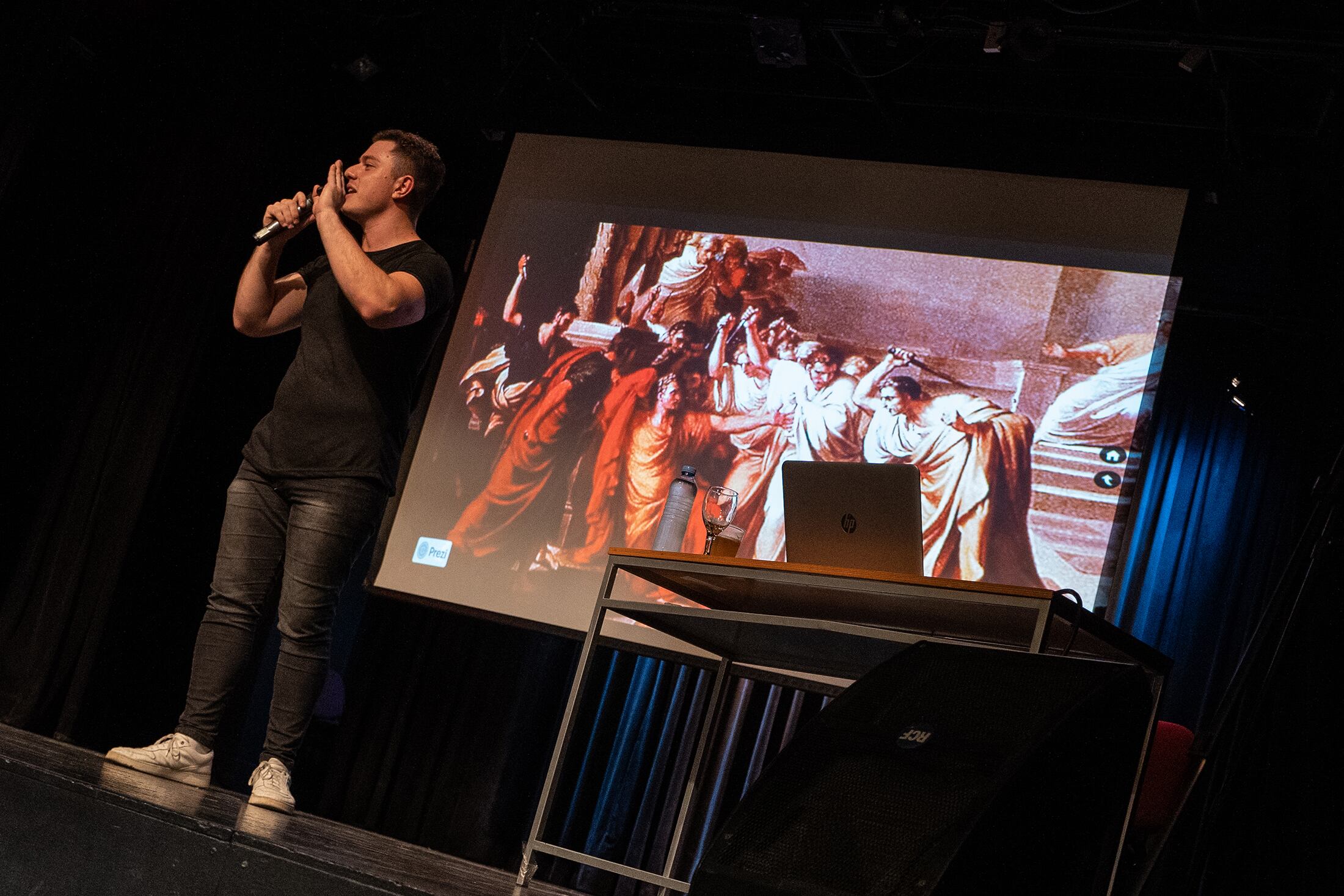 "Si hubo una debacle argentina, ocurrió a partir de la última dictadura cívico-militar", señala Borda.