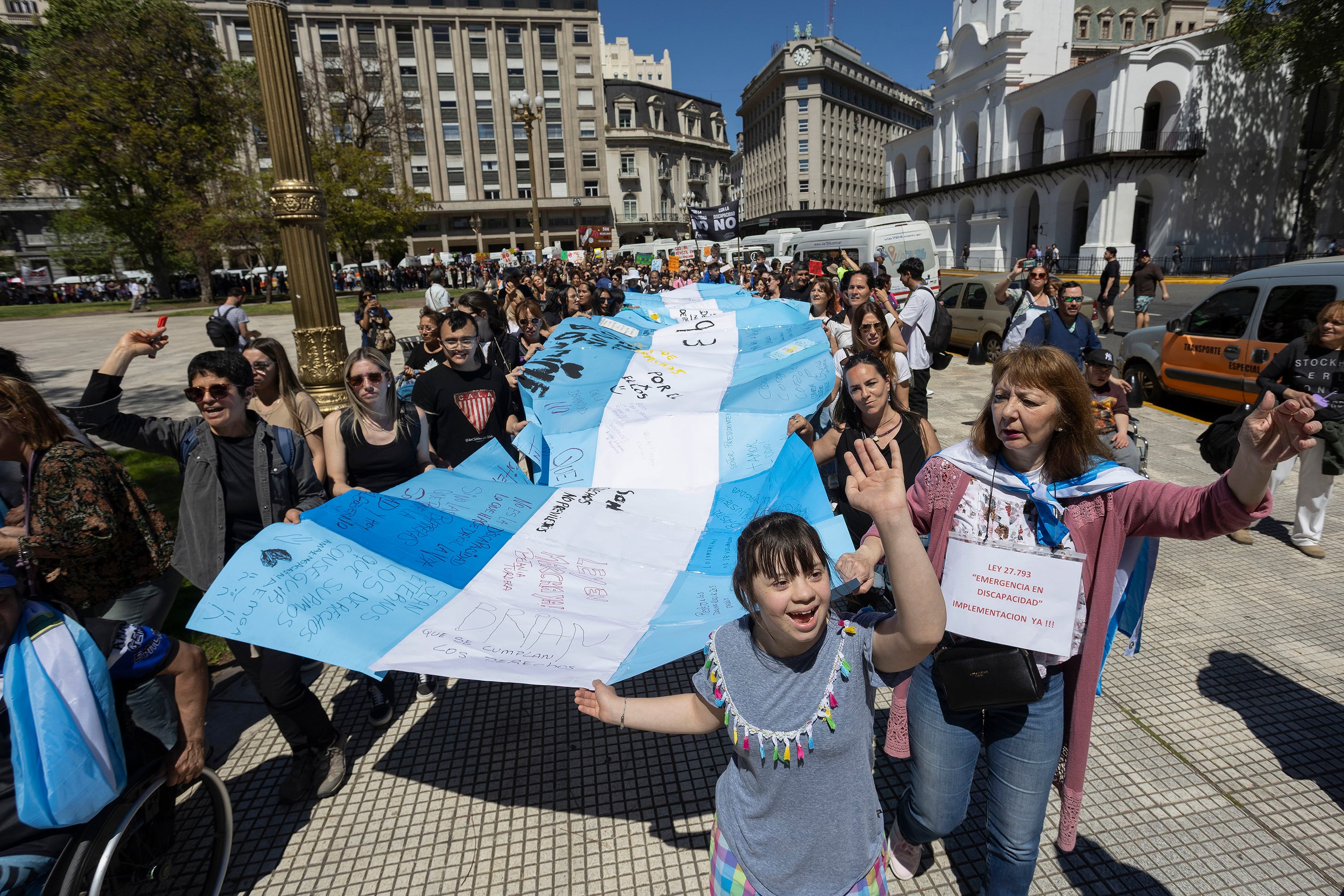 La sentencia ordena a la Andis a cumplir las prestaciones. 
