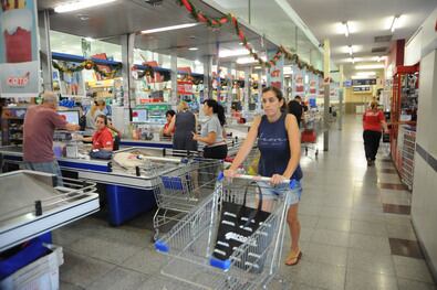 Los que fueron a comprar se mostraron indiferentes al pedido gremial.