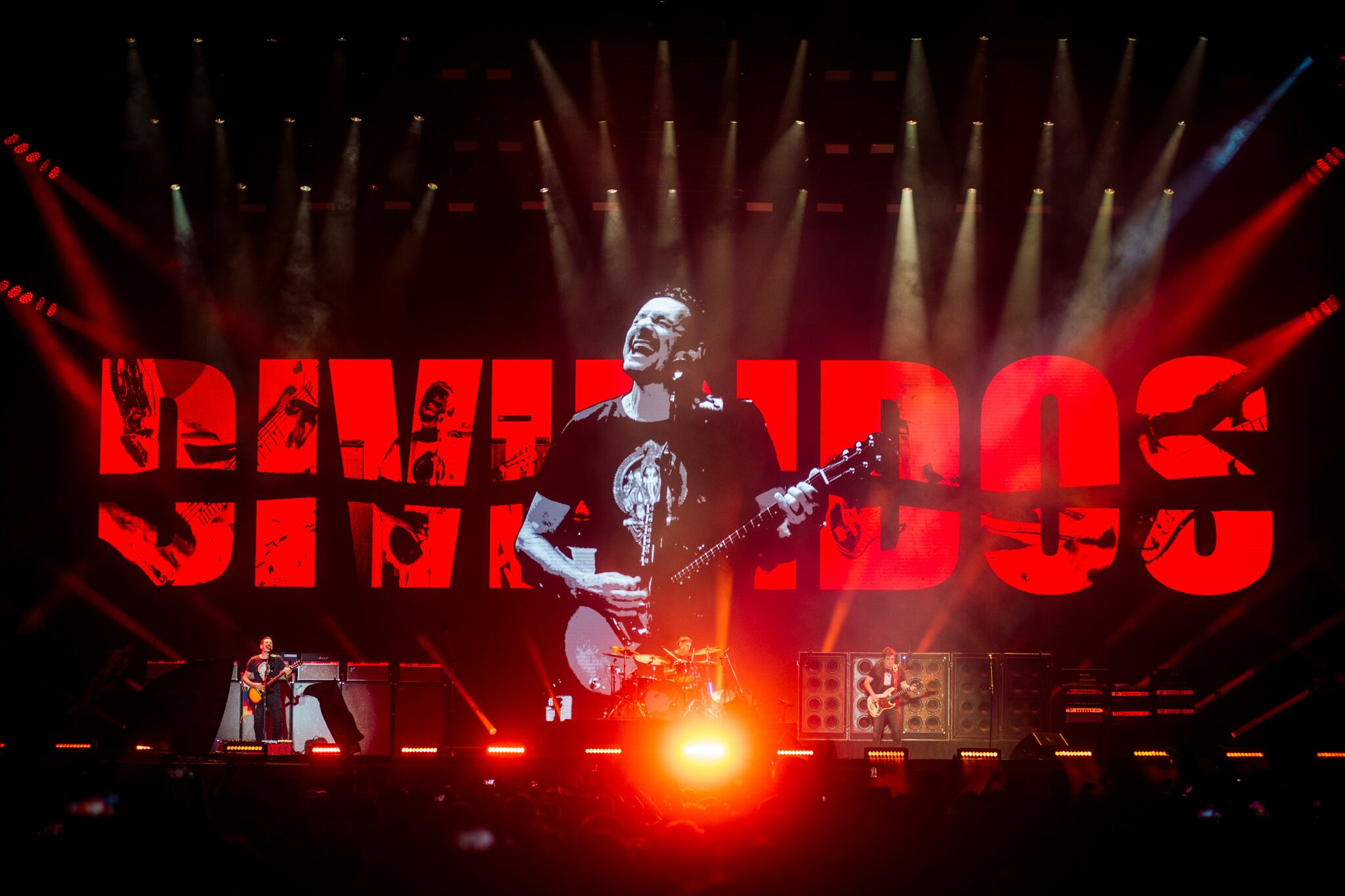 A 15 años de su último disco, Divididos anunció una "escucha" en vivo de su nuevo álbum y la proyección de un documental