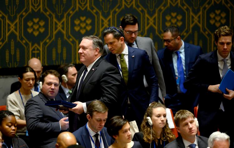 Pompeo se retira tras hablar ante el Consejo de Seguridad.