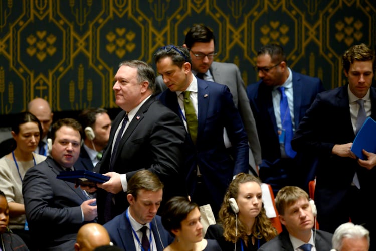 Pompeo se retira tras hablar ante el Consejo de Seguridad.