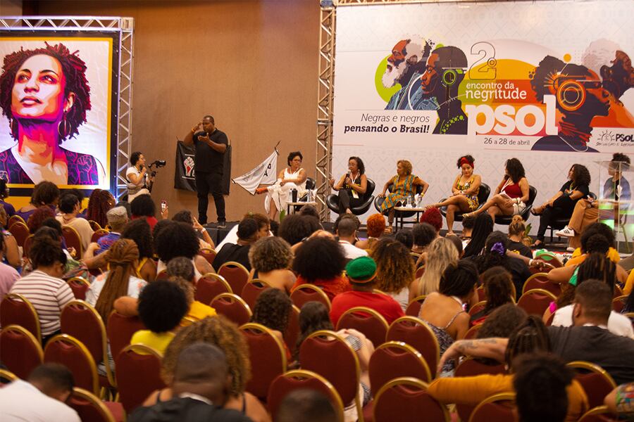 Plenario del II Encuentro de Negritudes del PSOL. De fondo la imagen de Marielle Franco. Imagen: @manuelacavadas
