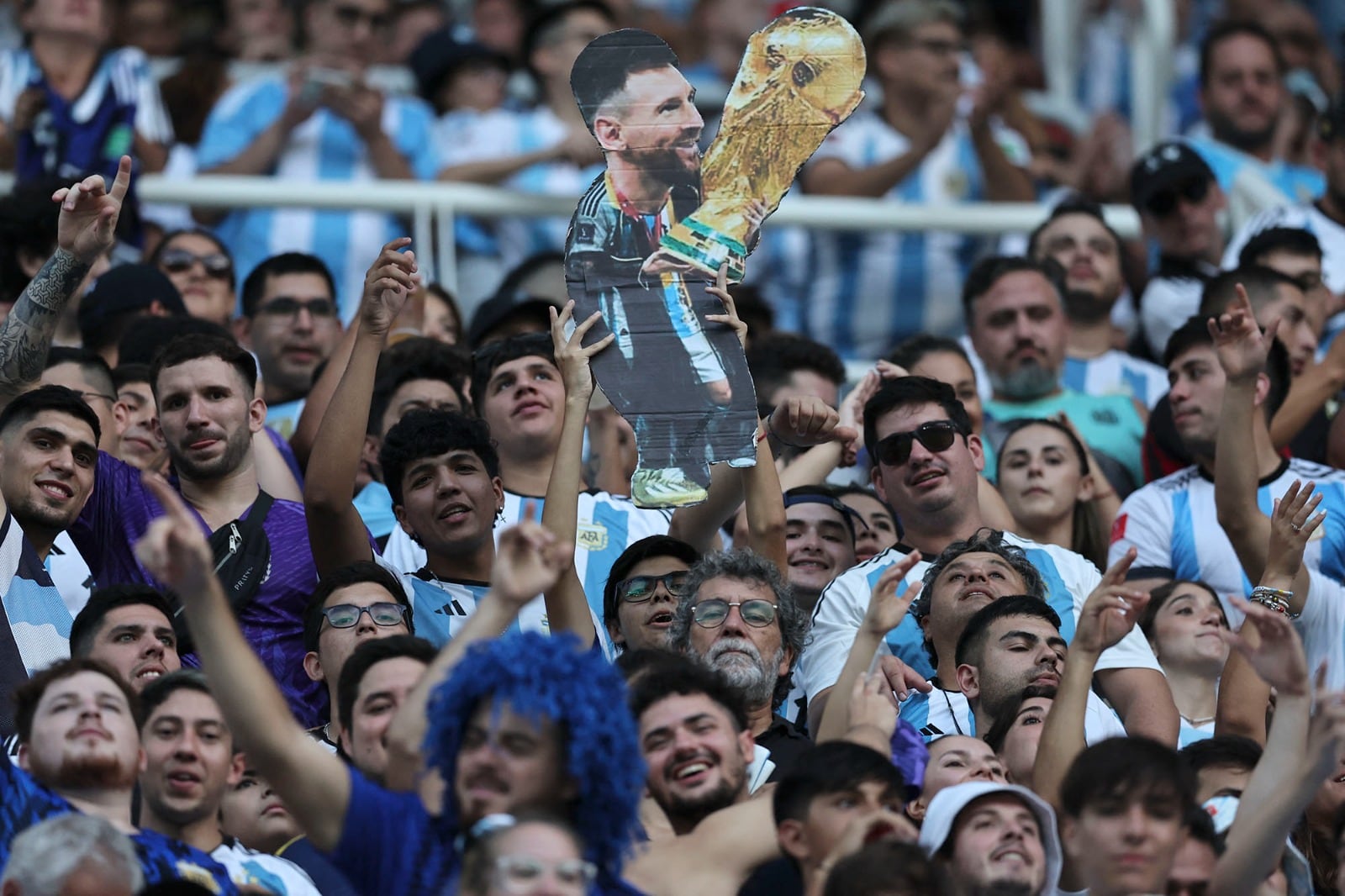 El público colmó el estadio en Santiago