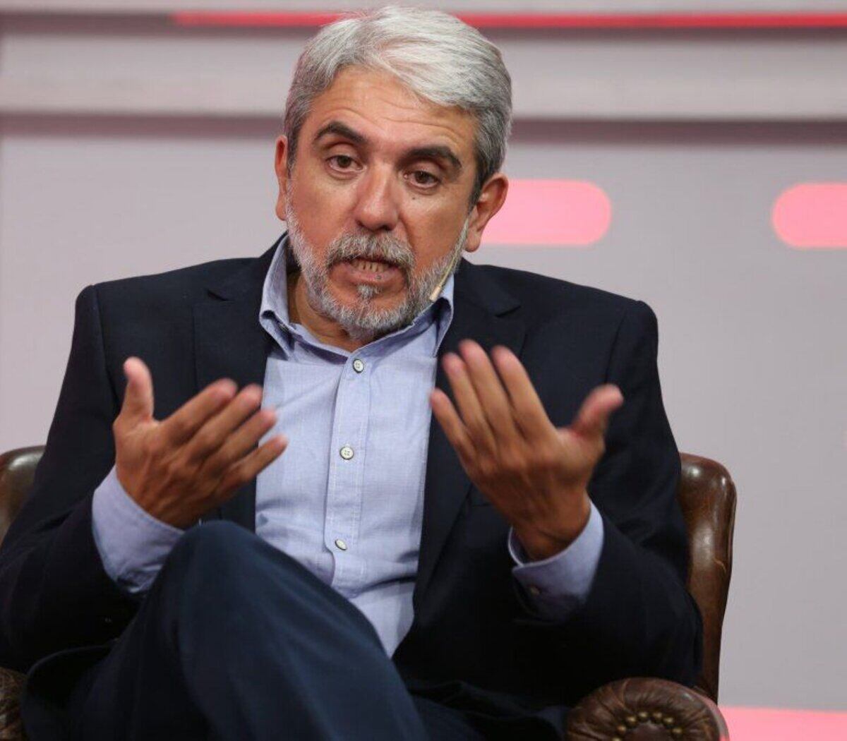 Aníbal Fernández usó su cuenta de Twitter para contestarle a Elisa Carrió.