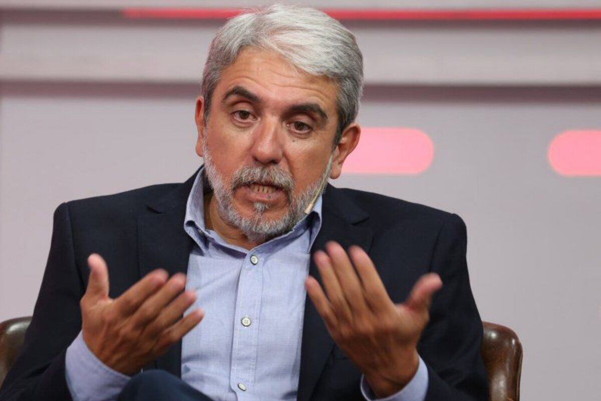 Aníbal Fernández usó su cuenta de Twitter para contestarle a Elisa Carrió.