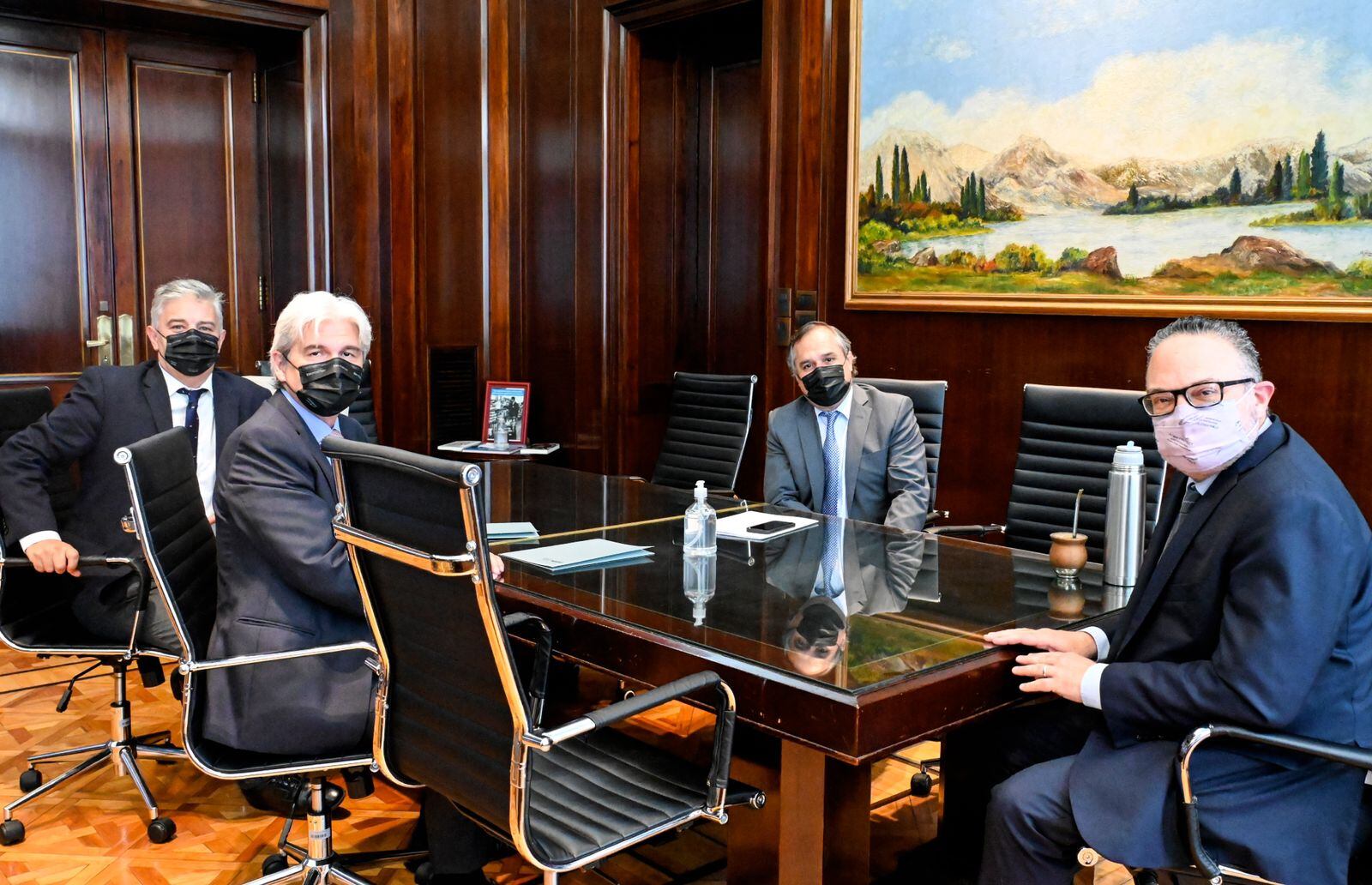 El ministro Matías Kulfas junto a los directivos de Nestlé.