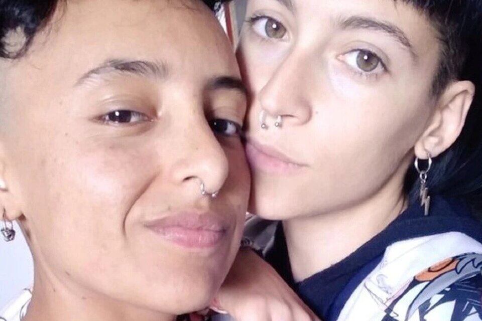 Magdalena Espósito Valenti y su pareja, Abigail Páez, acusadas por el crimen de Lucio Dupuy. Imagen: Facebook. 