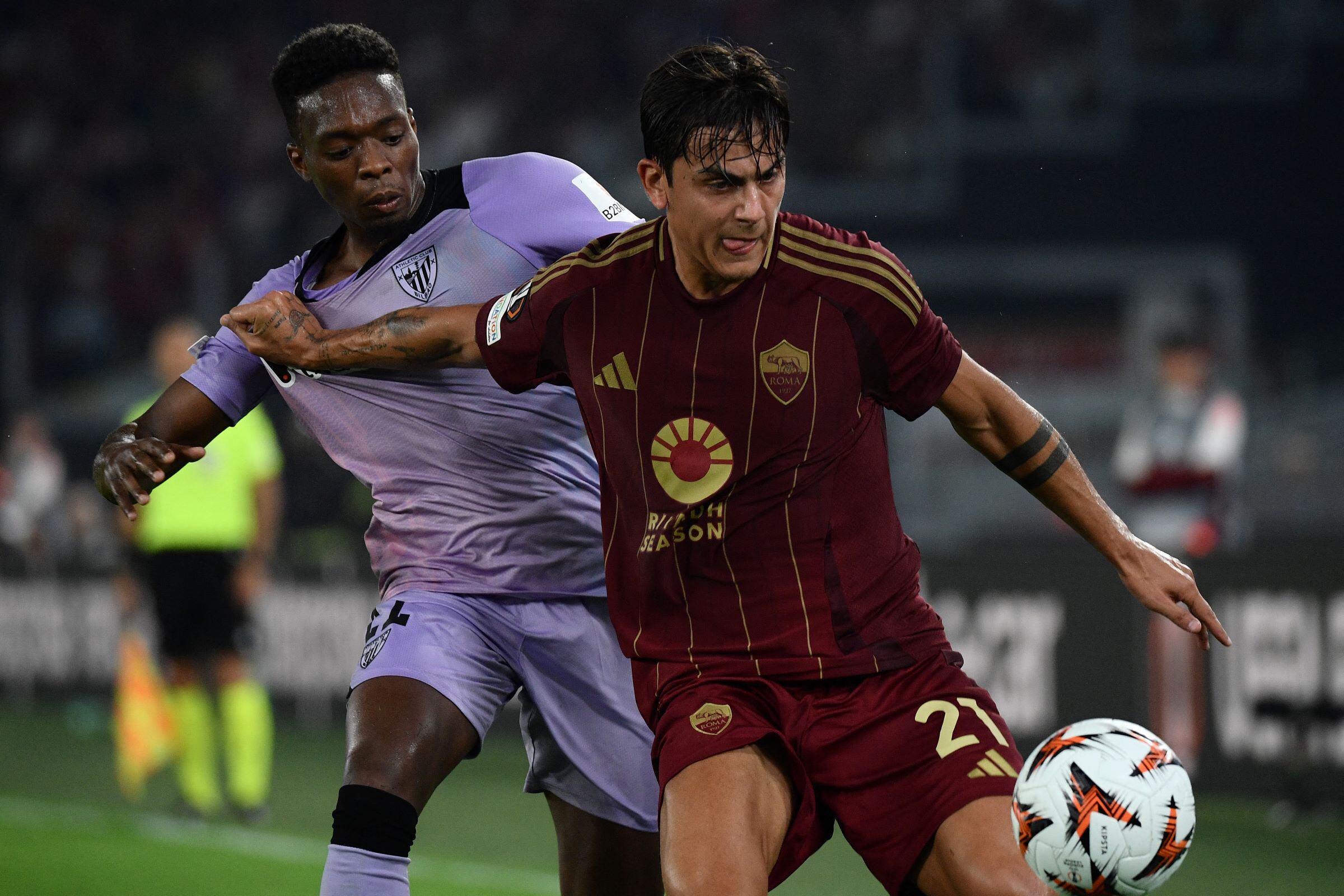 Dybala disputó los primeros 45 minutos del partido entre su equipo Roma y Athletic Bilbao