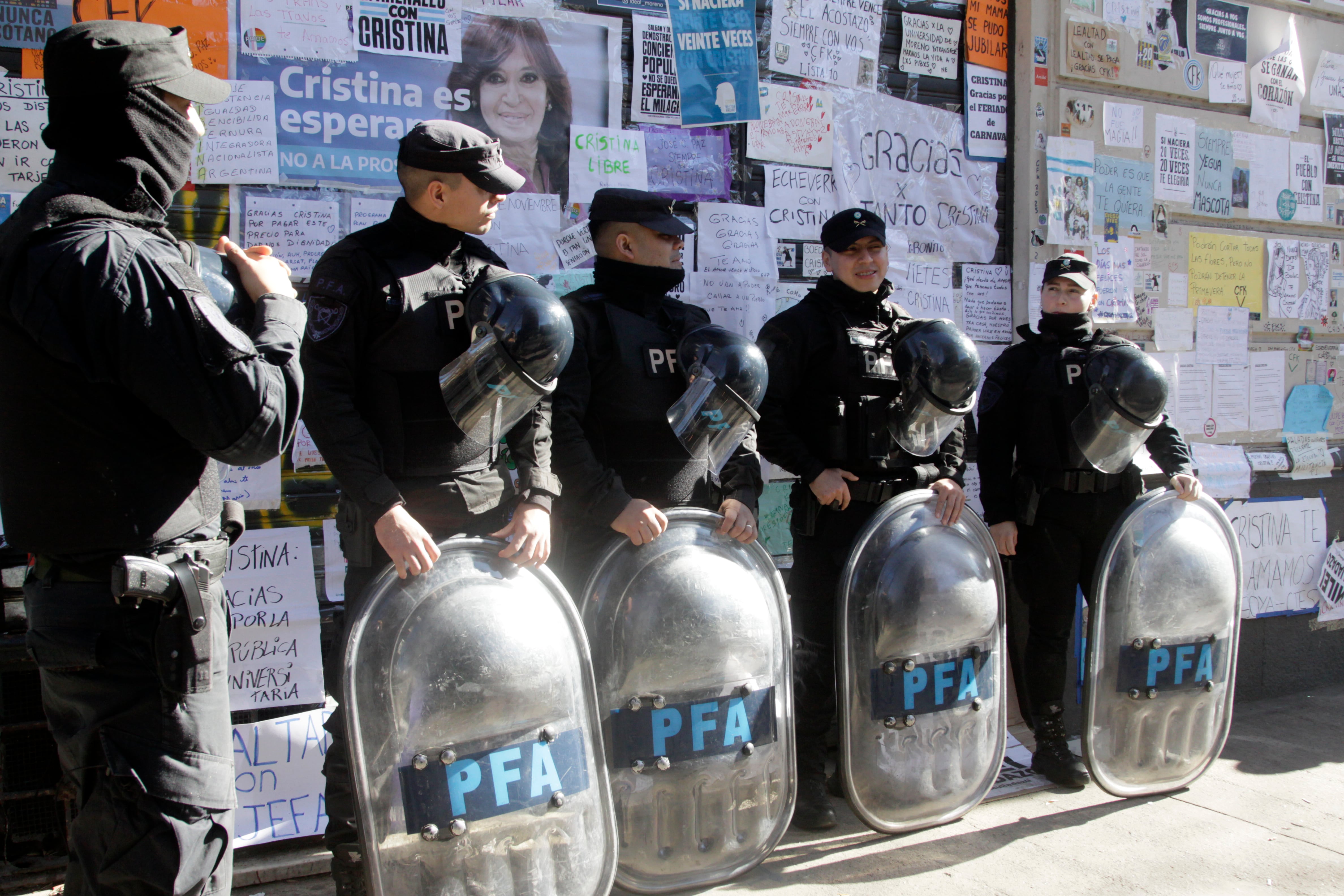 Los efectivos de la Policía Federal en una juridiscción que no le corresponde. 
