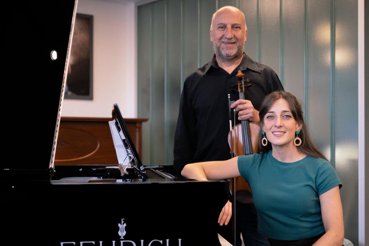Lucía Oubiña (piano) y Javier Gómez (violín).