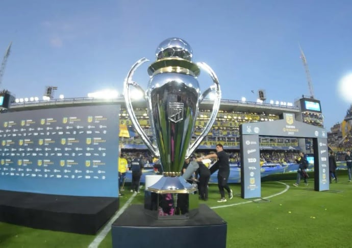Trofeo de la Liga Profesional.